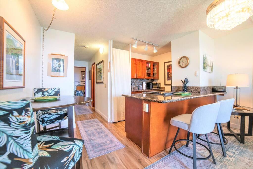 Stunning Maui Direct Ocean Front On The Beach, Walk To Beach From Condo, Watch Turtles, Whales, Ac In All Rooms Ocean View Pool And Spa Wailuku Экстерьер фото